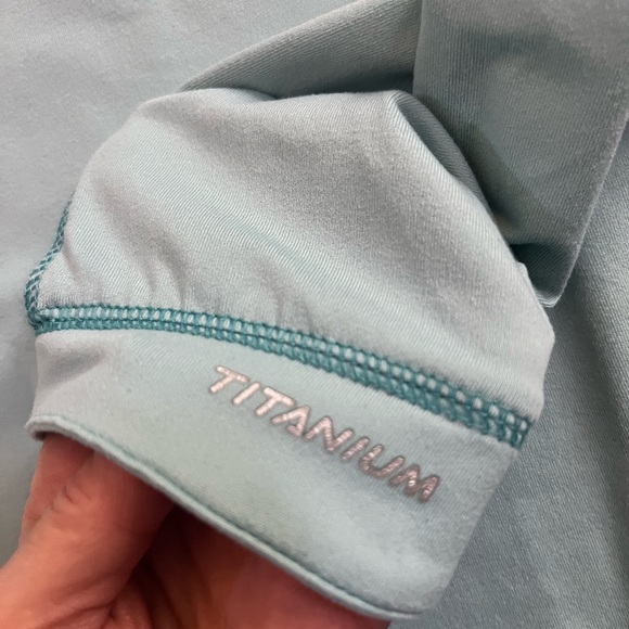Columbia TITANIUM L Womens Blue Teal Long Sleeve Thumbhole Gym Athletic Top - Picture 6 of 10
